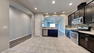 Beautiful 3 bedroom, 2 bath townhome with a 2-car garage in one - photo 4