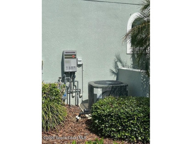 Beautiful 3 bedroom, 2 bath townhome with a 2-car garage in one - photo 9