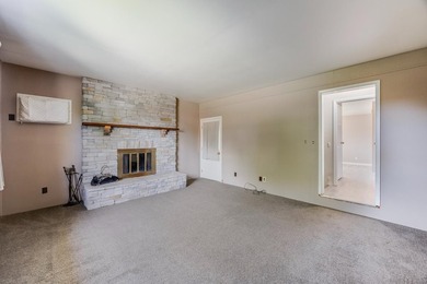 Golf course views, plenty of space, and a location that's hard - photo 11