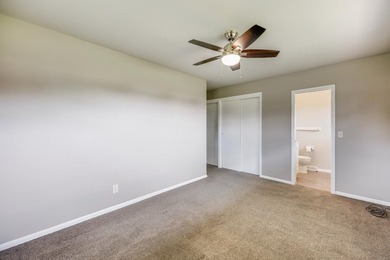 Golf course views, plenty of space, and a location that's hard - photo 13