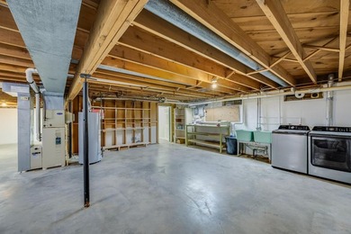 Golf course views, plenty of space, and a location that's hard - photo 23