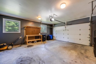 Golf course views, plenty of space, and a location that's hard - photo 25