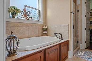 PRICE IMPROVEMENT! Check out the new photos! Beautiful custom - photo 21