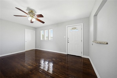 Beautiful, well maintained 4 bedroom 2 bath home ready for new - photo 3