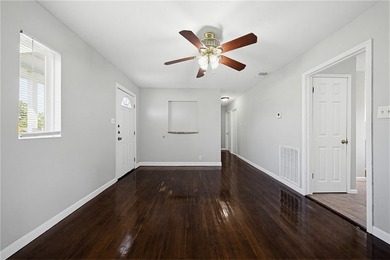 Beautiful, well maintained 4 bedroom 2 bath home ready for new - photo 4