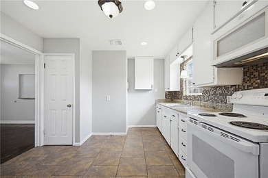 Beautiful, well maintained 4 bedroom 2 bath home ready for new - photo 6