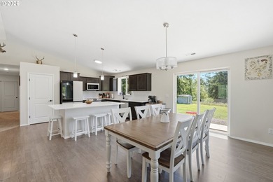 Enjoy RIVERFRONT living in this beautiful 2023 built home - photo 11