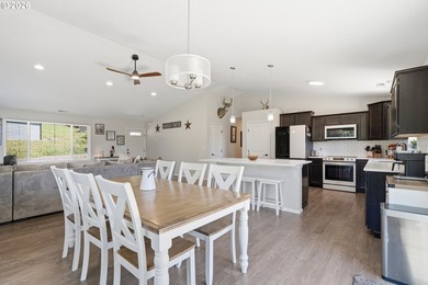 Enjoy RIVERFRONT living in this beautiful 2023 built home - photo 12