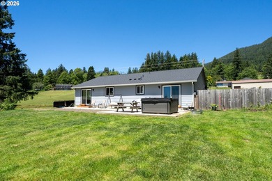 Enjoy RIVERFRONT living in this beautiful 2023 built home - photo 26