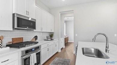 Enjoy peaceful mountain views in this exceptional 5BR/4BA home - photo 15