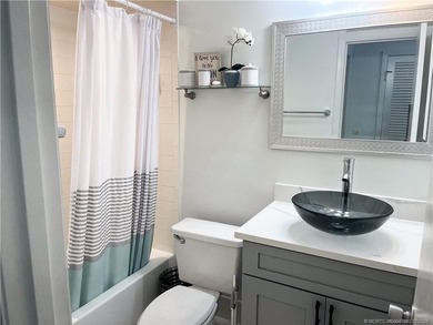 NO REMODELED UNIT HAS SOLD FOR THIS AMOUNT IN 5-6 YEARS.THIS - photo 24