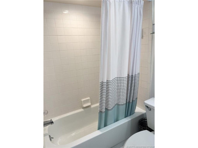 NO REMODELED UNIT HAS SOLD FOR THIS AMOUNT IN 5-6 YEARS.THIS - photo 26