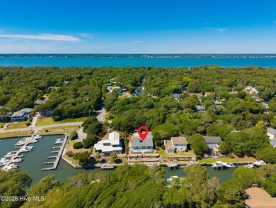 Welcome to waterfront living in the heart of Pine Knoll Shores! - photo 1