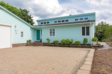 Welcome to waterfront living in the heart of Pine Knoll Shores! - photo 4