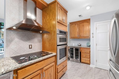 Welcome to waterfront living in the heart of Pine Knoll Shores! - photo 9