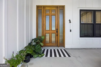 SHOWING LIKE A MODEL HOME, this exceptional custom-built - photo 7