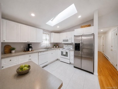 Chalet-style home built in 1986 with approx. 2,396 sq ft of - photo 3