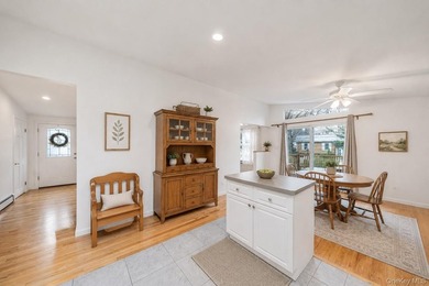 Chalet-style home built in 1986 with approx. 2,396 sq ft of - photo 5