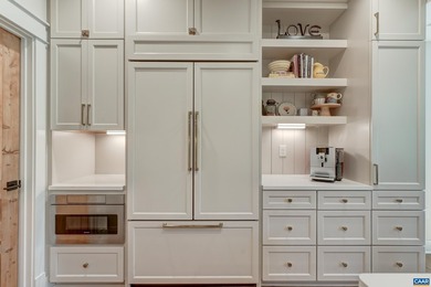 Like-new, stunning 3,700 sq ft modern farmhouse in Old Trail - photo 11
