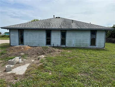 Opportunity is knocking with this one!! Situated on a massive - photo 1