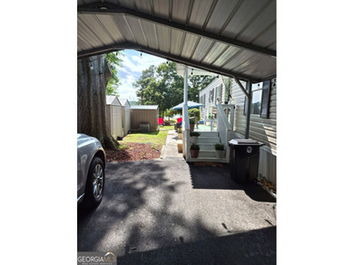 Lake Lanier Mobile Home Community - Move-In Ready Lakefront Home - photo 8