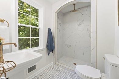 A rare offering in Spartanburg, this beautifully reimagined - photo 18