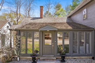 Wonderful waterfront antique home on 1.6 acres. The Parker Bull - photo 4