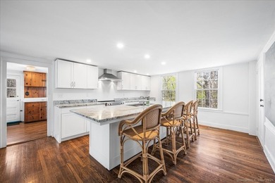 Wonderful waterfront antique home on 1.6 acres. The Parker Bull - photo 9