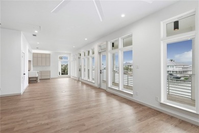 An extensive transformation in Island Moorings, this canal front - photo 3