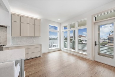 An extensive transformation in Island Moorings, this canal front - photo 4