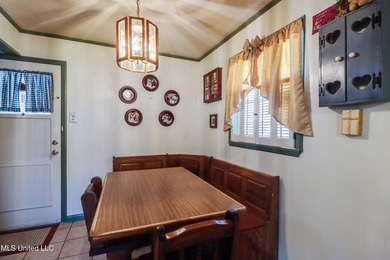 Seller says bring all offers! Welcome to this classic 3-bedroom - photo 13
