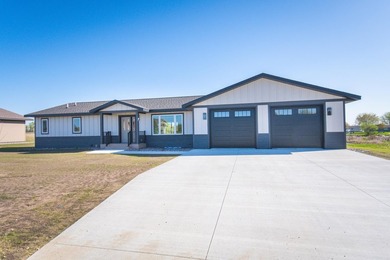 Welcome to this newly built 4 bedroom, 3 bathroom home offering - photo 3