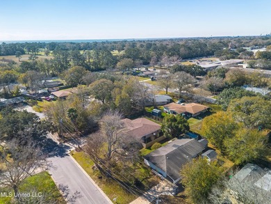 Seller says bring all offers! Welcome to this classic 3-bedroom - photo 21