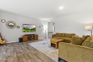 This beautifully maintained single-level home in the desirable - photo 10