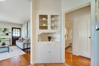 Welcome to 4080 Kuhnle Ave, a warm and inviting Oakland home - photo 11