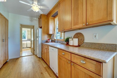 Welcome to 4080 Kuhnle Ave, a warm and inviting Oakland home - photo 14