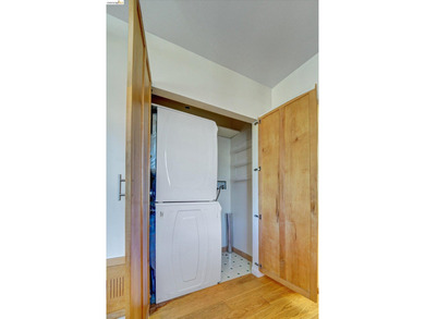 Welcome to 4080 Kuhnle Ave, a warm and inviting Oakland home - photo 16