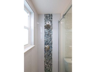 Beautifully remodeled 3BR/2BA heated saltwater pool home in - photo 19
