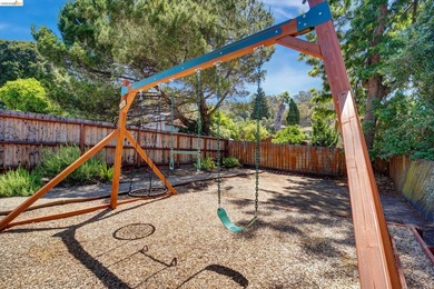 Welcome to 4080 Kuhnle Ave, a warm and inviting Oakland home - photo 43