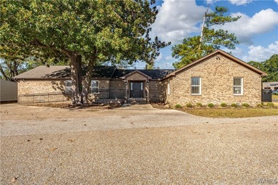 CENTRALLY LOCATED TO THE UNIVERSITY AND DOWNTOWN. OFFICE - photo 3
