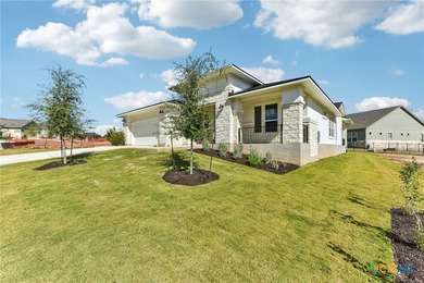 Auburn Plan with upgraded kitchen, quartz countertops, dry bar - photo 2