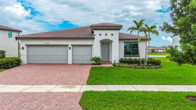 (private lake, pond, creek) Home For Sale in Royal Palm Beach Florida