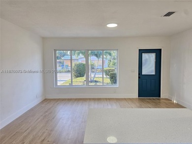 This beautiful house offers 3 bedrooms, 2 bathrooms ensuring - photo 3