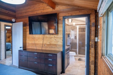 Enjoy 100 feet of owned frontage on Castle Rock Lake with this - photo 25