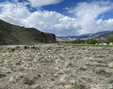 A very quiet and scenic location with beautiful mountain views - photo 1