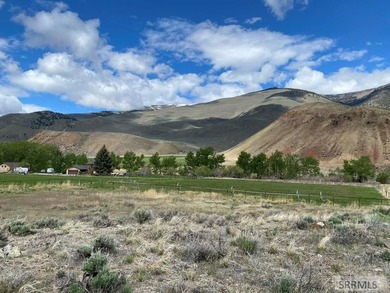 A very quiet and scenic location with beautiful mountain views - photo 3