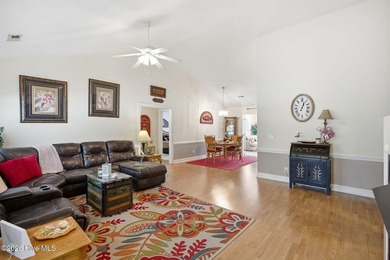 Welcome to Oak Ridge Plantation, where coastal convenience meets - photo 4