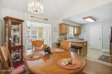 Welcome to Oak Ridge Plantation, where coastal convenience meets - photo 8