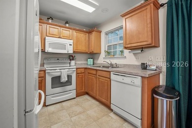 Welcome to 115 Bella Way in the centrally located Azalea Square - photo 11