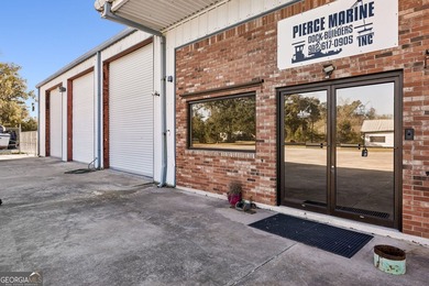 A great value in a Live/Work property ideally located in - photo 3